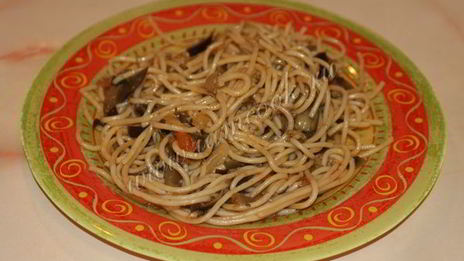 макароны с баклажанами и помидорами