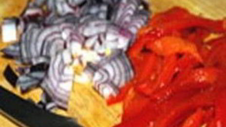 макароны с говядиной и перцем