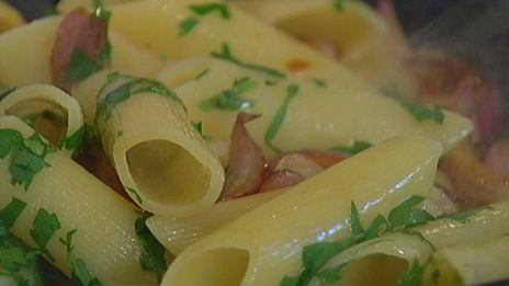 макароны с карамелизированным луком