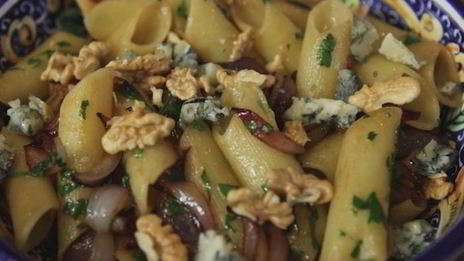 макароны с карамелизированным луком