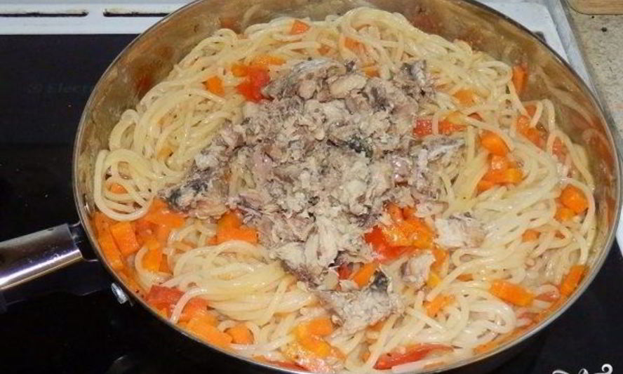 Рецепт макароны с консервированной сайрой