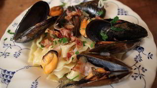 Макароны с мидиями под соусом из сидра