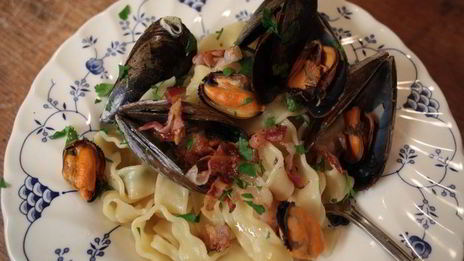 макароны с мидиями под соусом из сидра