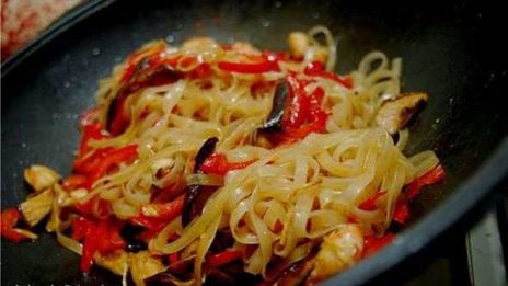 обжареная рисовая лапша