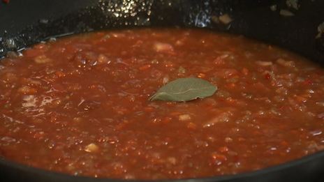 паста болоньезе с говяжьей тушенкой