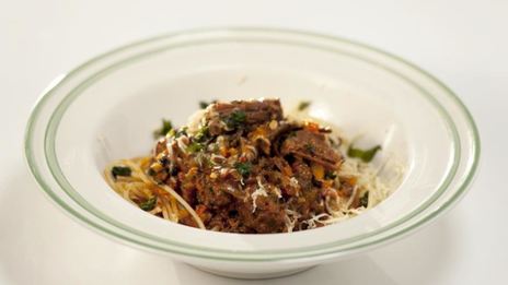 паста болоньезе с говяжьей тушенкой