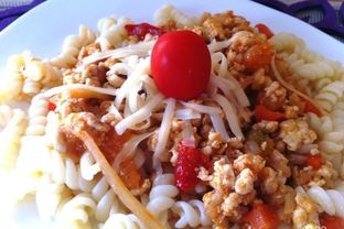 Паста фузилли с кисло-сладким соусом