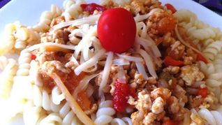 Паста фузилли с кисло-сладким соусом