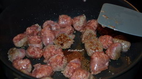 паста орзо с колбасой, томатами и сладким перцем