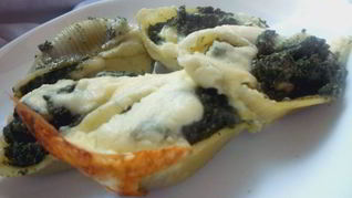 Паста Ракушки со шпинатом, рикоттой и кедровыми орешками