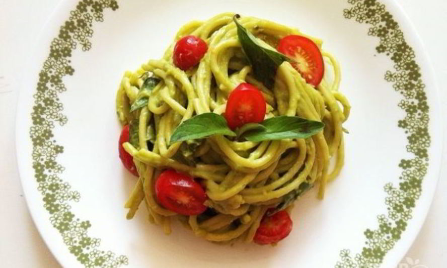 Рецепт паста с авокадо и помидорами