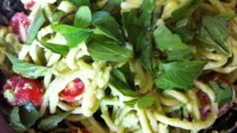 паста с авокадо и помидорами