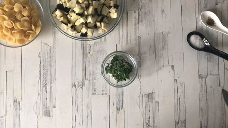 паста с баклажаном и томатами