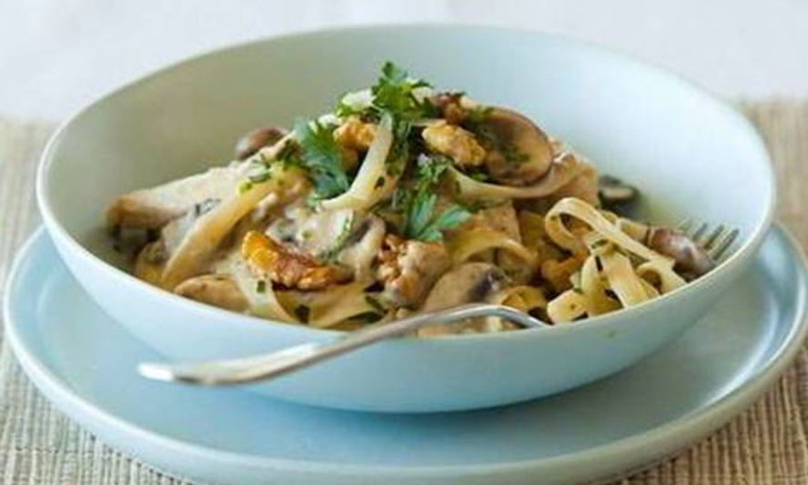 Рецепт паста с курицей, орехами и грибами