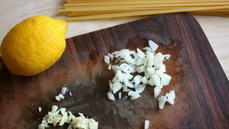 паста с лесными грибами в лимонном масле