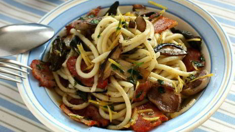 паста с лесными грибами в лимонном масле