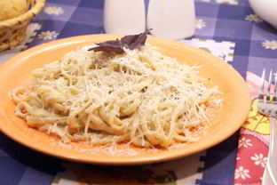 Паста с соусом бешамель и курицей