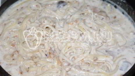 паста с соусом бешамель и курицей