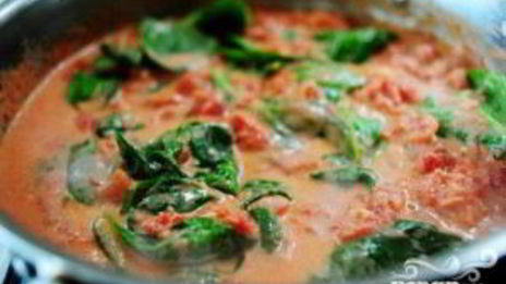 паста с соусом из сыра и томатов