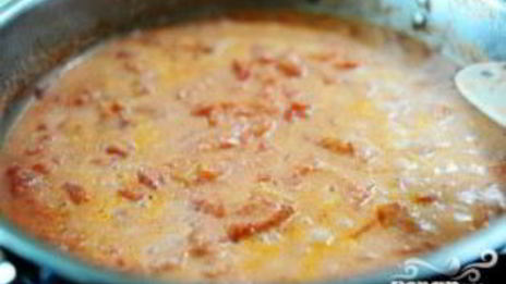 паста с соусом из сыра и томатов