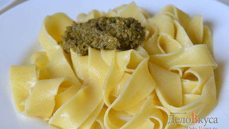 паста с соусом песто и сыром пармезан