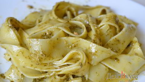 паста с соусом песто и сыром пармезан