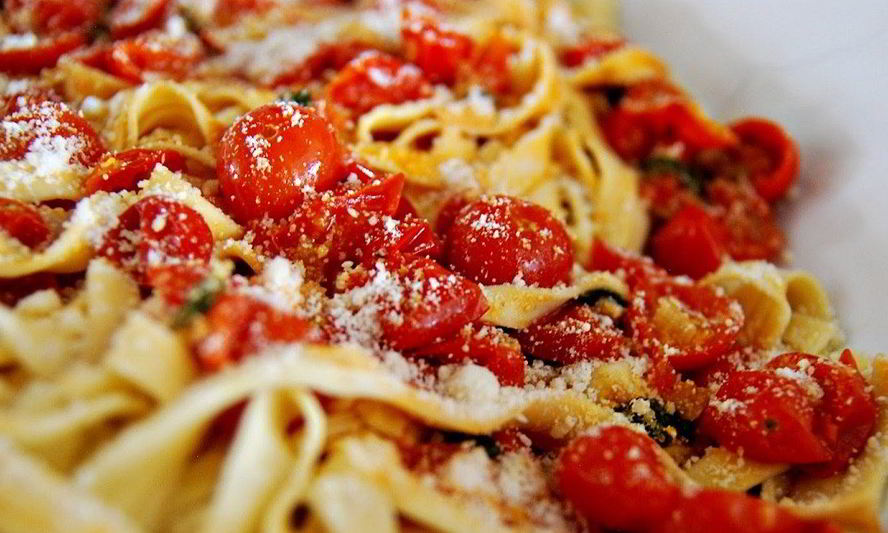 Рецепт паста с томатами, базиликом и чесноком