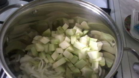 паста с томатно-овощным соусом