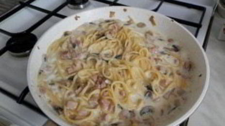 паста с ветчиной в сливочном соусе