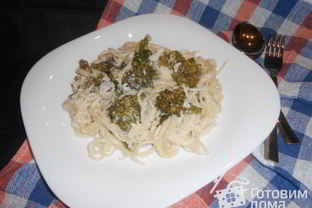 Паста со сметанным соусом и брокколи