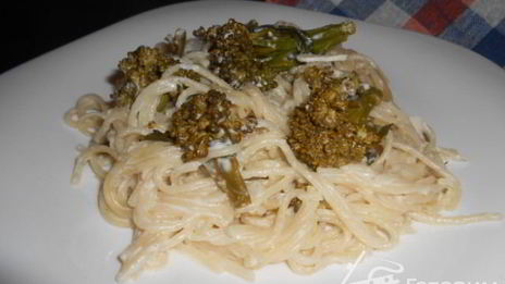 паста со сметанным соусом и брокколи