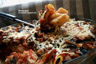 Паста, запеченная со сливочно-куриным соусом и капонатой