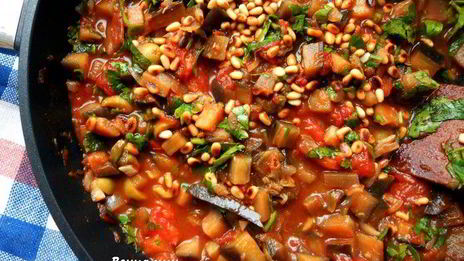 паста, запеченная со сливочно-куриным соусом и капонатой