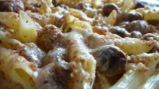 Пенне, запеченные в сливочно-грибном соусе