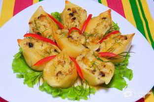 Ракушки, фаршированные пшенной кашей и грибами