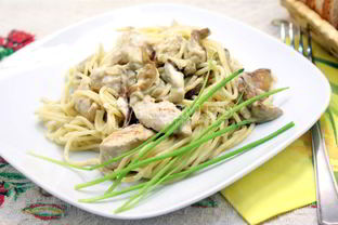 Спагетти с грибами и курицей