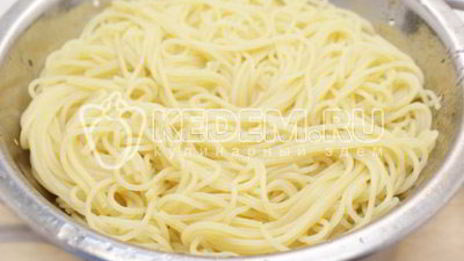 спагетти с грибами и курицей