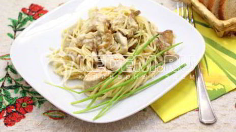 спагетти с грибами и курицей