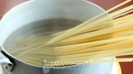 спагетти с курицей в сметанном соусе