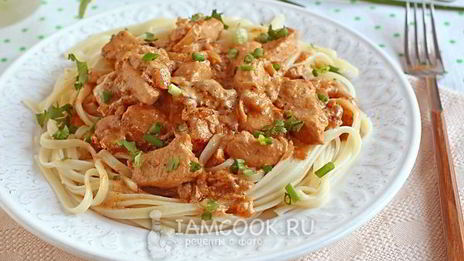 спагетти с курицей в сметанном соусе