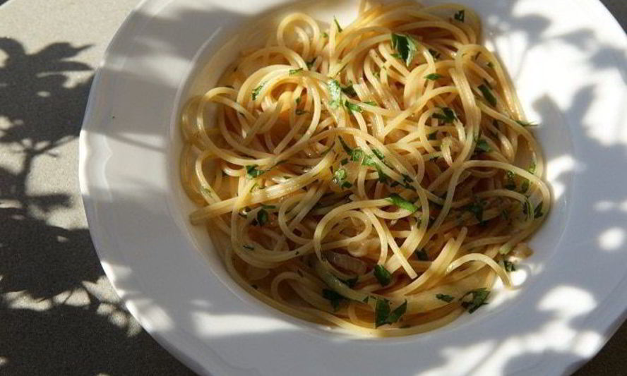 Рецепт спагетти с луком и анчоусами