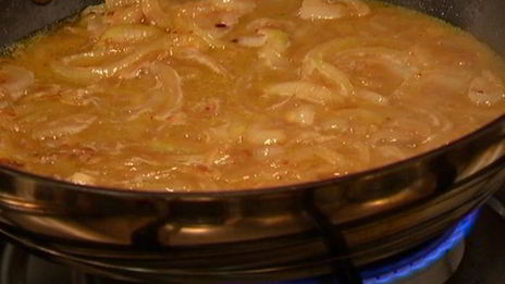 спагетти с луком и анчоусами