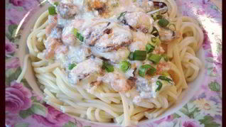 Спагетти с морепродуктами в чесночно-сливочном соусе