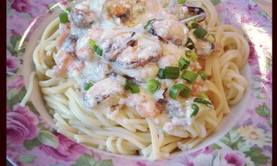 Рецепт спагетти с морепродуктами в чесночно-сливочном соусе
