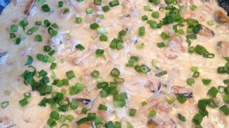 спагетти с морепродуктами в чесночно-сливочном соусе