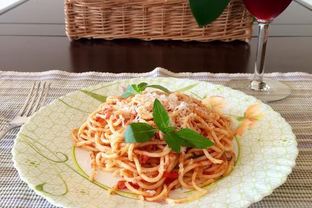 Спагетти со свежими помидорами