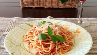 Спагетти со свежими помидорами