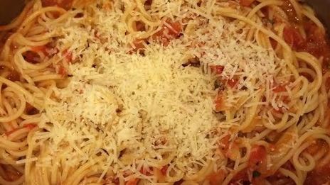 спагетти со свежими помидорами