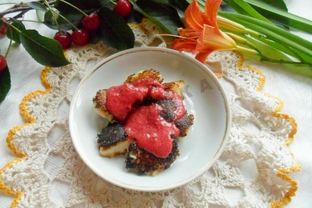 Манные клецки с вишневым соусом