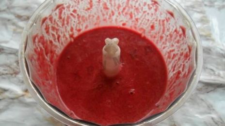 манные клецки с вишневым соусом